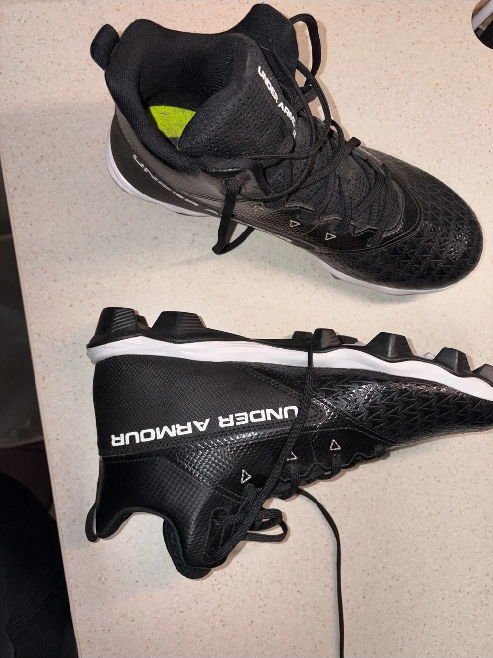 Under Armour Men’s Black Athletic Football Cleats, new